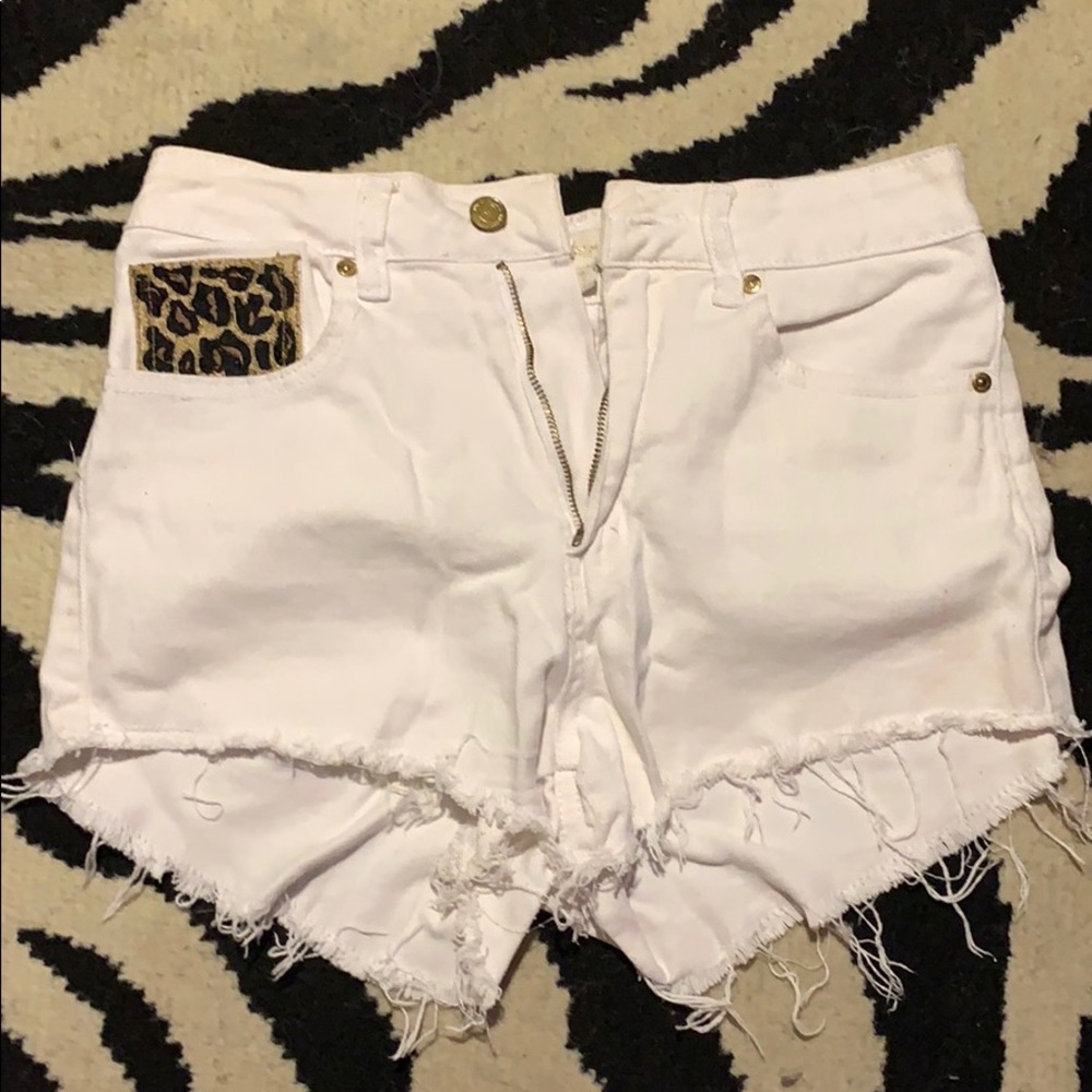 White / leopard 🐆 print shorts